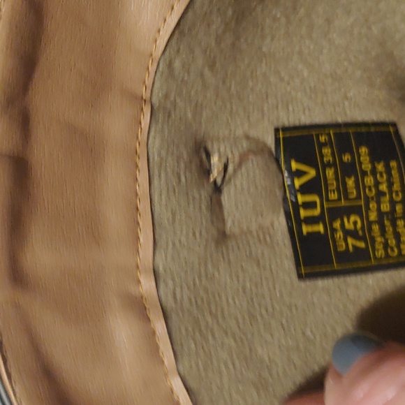 Boots - Picture 4 of 4